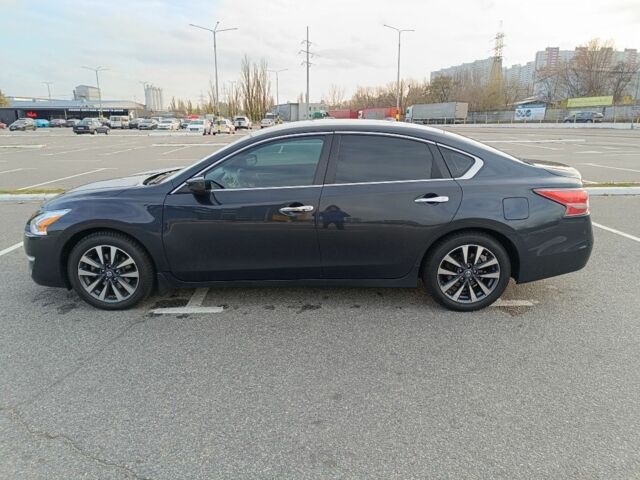 Черный Ниссан Альтима, объемом двигателя 2.5 л и пробегом 258 тыс. км за 7900 $, фото 5 на Automoto.ua