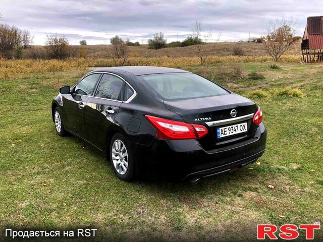 Черный Ниссан Альтима, объемом двигателя 2.5 л и пробегом 140 тыс. км за 7999 $, фото 6 на Automoto.ua