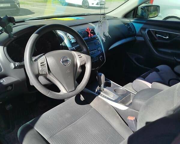 Черный Ниссан Альтима, объемом двигателя 2.5 л и пробегом 160 тыс. км за 9500 $, фото 4 на Automoto.ua