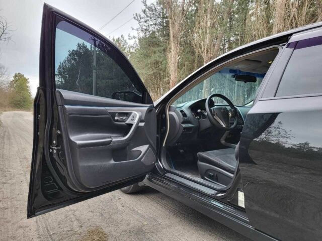 Черный Ниссан Альтима, объемом двигателя 2.5 л и пробегом 224 тыс. км за 8000 $, фото 7 на Automoto.ua