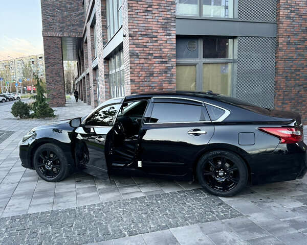 Черный Ниссан Альтима, объемом двигателя 2.49 л и пробегом 226 тыс. км за 10800 $, фото 2 на Automoto.ua