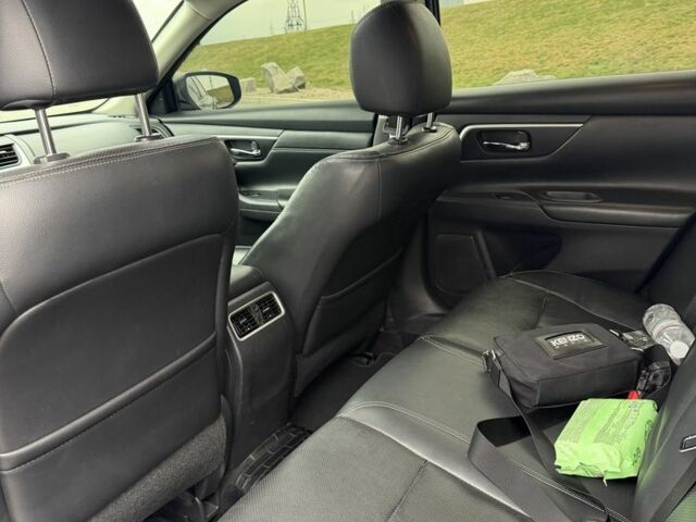 Черный Ниссан Альтима, объемом двигателя 2.5 л и пробегом 200 тыс. км за 9500 $, фото 7 на Automoto.ua