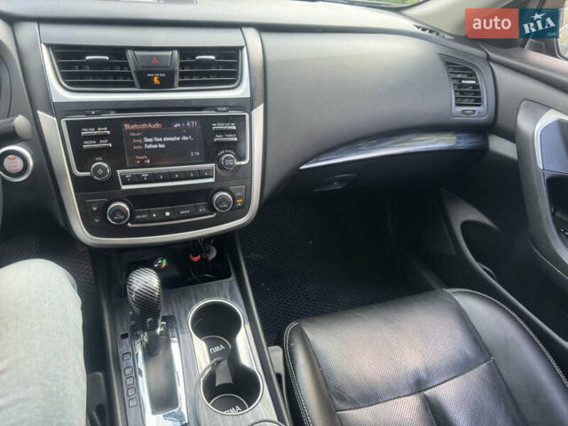 Черный Ниссан Альтима, объемом двигателя 2.49 л и пробегом 226 тыс. км за 10800 $, фото 19 на Automoto.ua