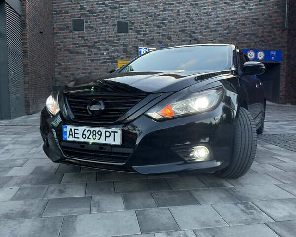 Черный Ниссан Альтима, объемом двигателя 2.49 л и пробегом 226 тыс. км за 10800 $, фото 3 на Automoto.ua