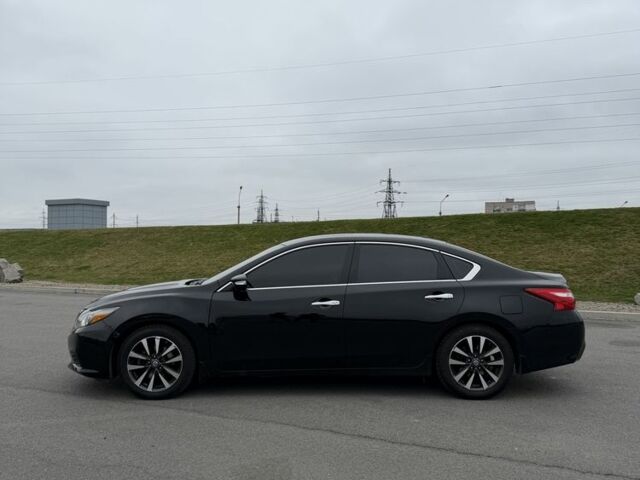 Черный Ниссан Альтима, объемом двигателя 2.5 л и пробегом 200 тыс. км за 9500 $, фото 2 на Automoto.ua