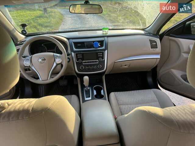 Черный Ниссан Альтима, объемом двигателя 2.49 л и пробегом 174 тыс. км за 9500 $, фото 15 на Automoto.ua