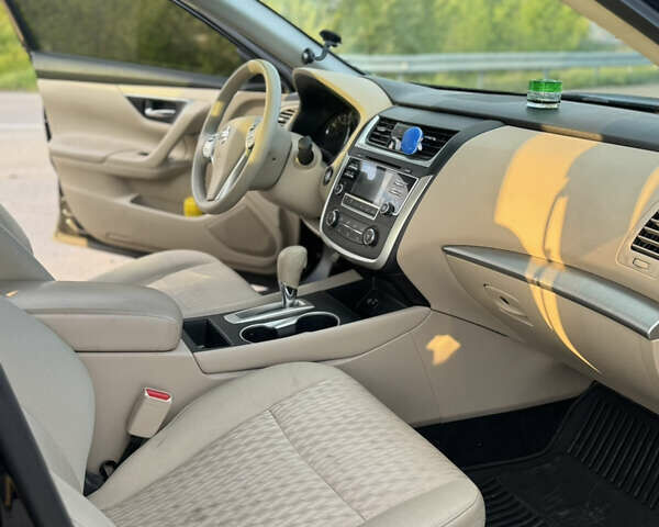 Черный Ниссан Альтима, объемом двигателя 2.49 л и пробегом 174 тыс. км за 9500 $, фото 17 на Automoto.ua