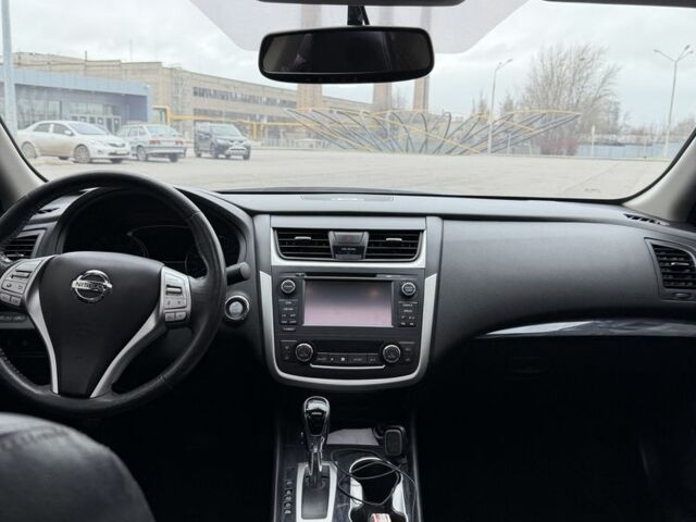 Черный Ниссан Альтима, объемом двигателя 2.5 л и пробегом 200 тыс. км за 9500 $, фото 6 на Automoto.ua