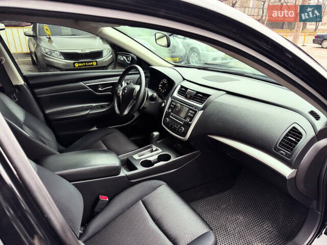 Черный Ниссан Альтима, объемом двигателя 2.49 л и пробегом 106 тыс. км за 10000 $, фото 7 на Automoto.ua