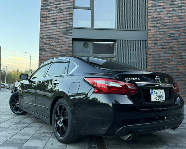 Черный Ниссан Альтима, объемом двигателя 2.49 л и пробегом 226 тыс. км за 10800 $, фото 1 на Automoto.ua