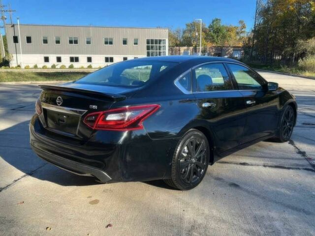 Черный Ниссан Альтима, объемом двигателя 2.5 л и пробегом 68 тыс. км за 9500 $, фото 5 на Automoto.ua