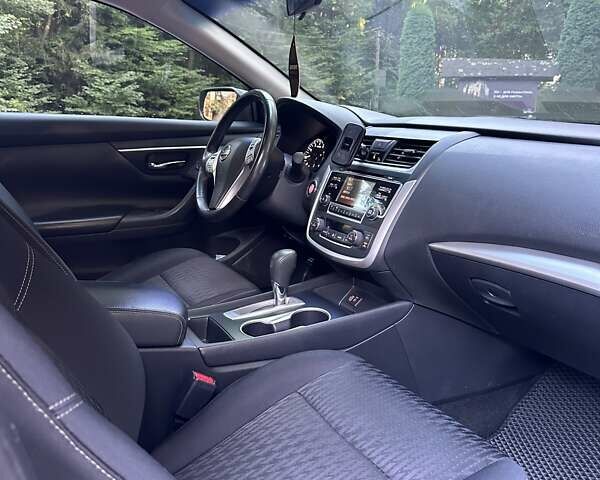 Черный Ниссан Альтима, объемом двигателя 2.49 л и пробегом 145 тыс. км за 12500 $, фото 26 на Automoto.ua