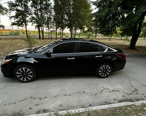 Черный Ниссан Альтима, объемом двигателя 2.49 л и пробегом 139 тыс. км за 11850 $, фото 2 на Automoto.ua