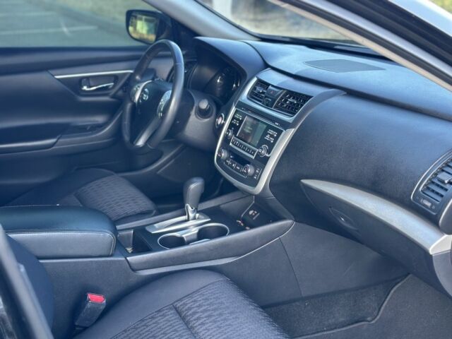 Черный Ниссан Альтима, объемом двигателя 2.5 л и пробегом 163 тыс. км за 9100 $, фото 7 на Automoto.ua