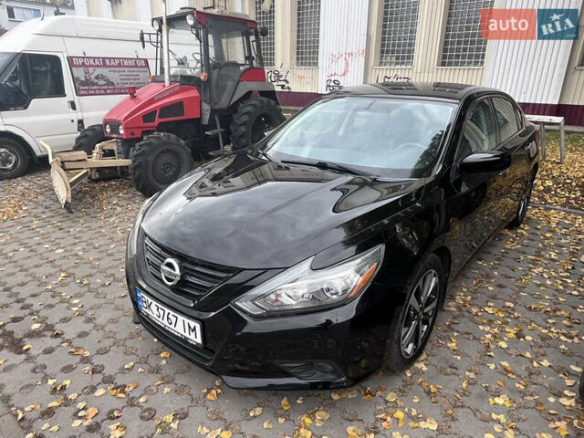 Черный Ниссан Альтима, объемом двигателя 2.49 л и пробегом 171 тыс. км за 8888 $, фото 2 на Automoto.ua