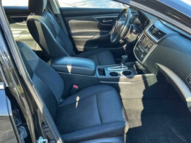 Черный Ниссан Альтима, объемом двигателя 2.5 л и пробегом 68 тыс. км за 9500 $, фото 9 на Automoto.ua