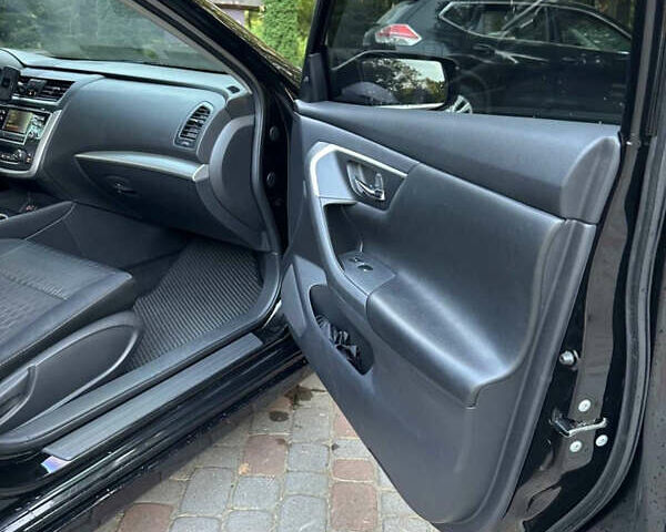 Черный Ниссан Альтима, объемом двигателя 2.49 л и пробегом 200 тыс. км за 10500 $, фото 10 на Automoto.ua