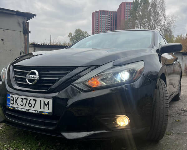 Черный Ниссан Альтима, объемом двигателя 2.49 л и пробегом 171 тыс. км за 8888 $, фото 6 на Automoto.ua