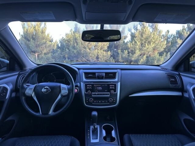 Черный Ниссан Альтима, объемом двигателя 2.5 л и пробегом 163 тыс. км за 9100 $, фото 5 на Automoto.ua