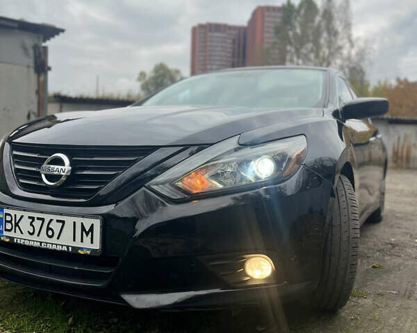 Черный Ниссан Альтима, объемом двигателя 2.49 л и пробегом 171 тыс. км за 8888 $, фото 7 на Automoto.ua