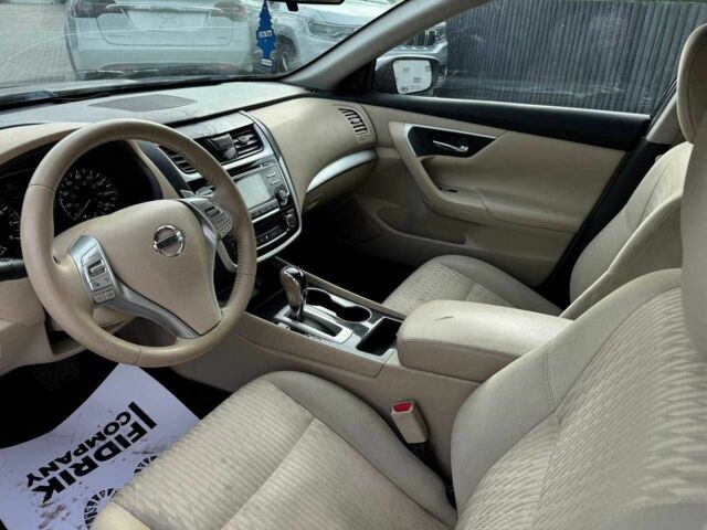 Черный Ниссан Альтима, объемом двигателя 2.5 л и пробегом 175 тыс. км за 8000 $, фото 4 на Automoto.ua