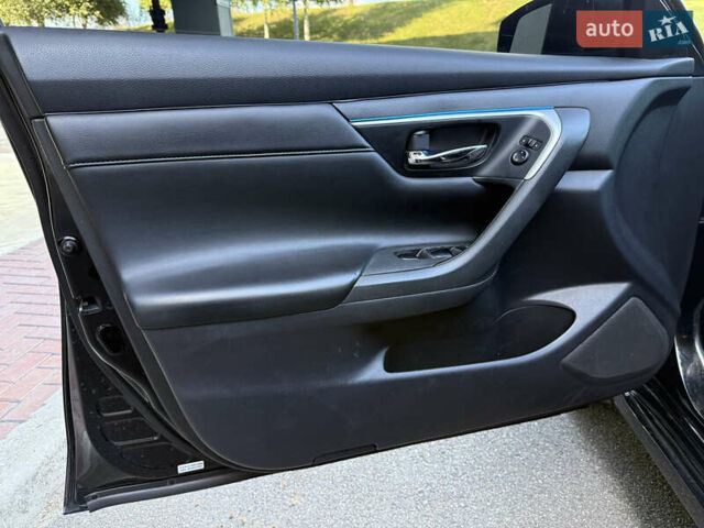 Черный Ниссан Альтима, объемом двигателя 2.49 л и пробегом 120 тыс. км за 10999 $, фото 13 на Automoto.ua