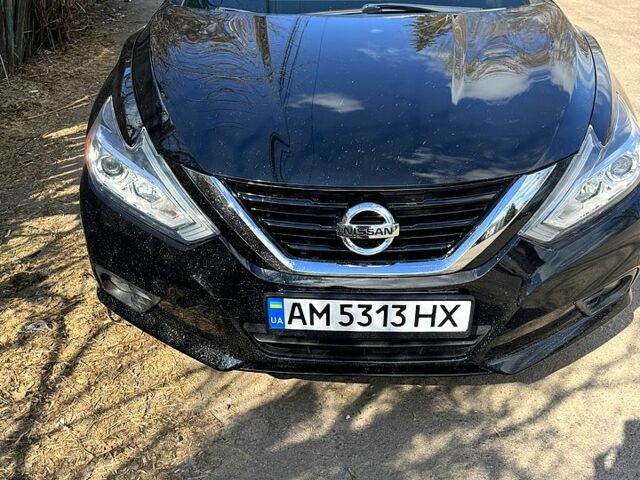 Черный Ниссан Альтима, объемом двигателя 2.5 л и пробегом 160 тыс. км за 15000 $, фото 6 на Automoto.ua