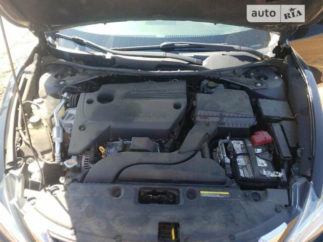 Черный Ниссан Альтима, объемом двигателя 2.5 л и пробегом 53 тыс. км за 3000 $, фото 7 на Automoto.ua