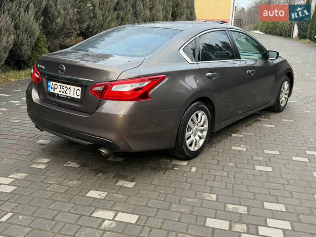 Коричневий Ніссан Альтіма, об'ємом двигуна 2.49 л та пробігом 180 тис. км за 7990 $, фото 4 на Automoto.ua