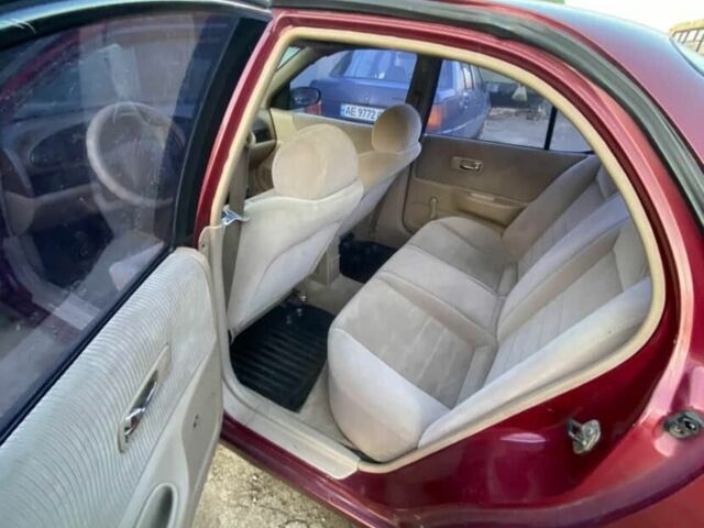 Красный Ниссан Альтима, объемом двигателя 2.4 л и пробегом 200 тыс. км за 1850 $, фото 5 на Automoto.ua