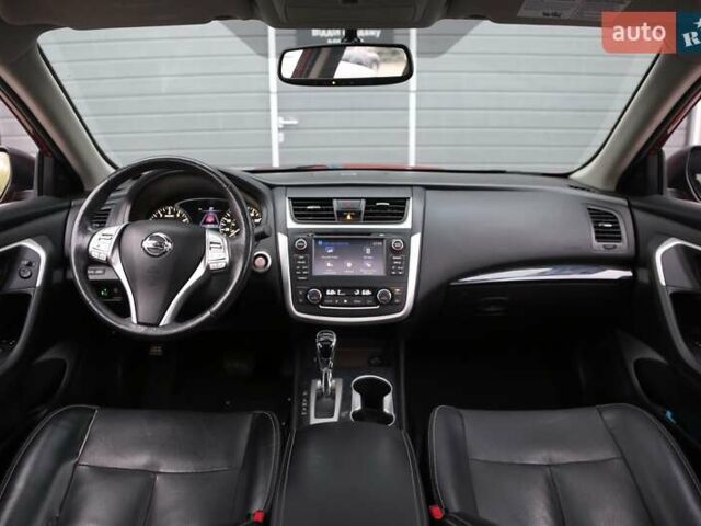 Ниссан Альтима 2016 в Киеве на Automoto.ua Красный Ниссан Альтима, объемом двигателя 2.49 л и пробегом 88 тыс. км за 11500 $, фото 13 на Automoto.ua