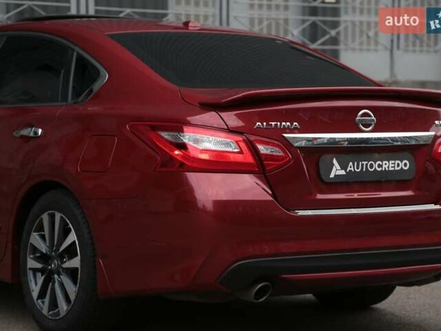 Ниссан Альтима 2016 в Киеве на Automoto.ua Красный Ниссан Альтима, объемом двигателя 2.49 л и пробегом 88 тыс. км за 11500 $, фото 7 на Automoto.ua