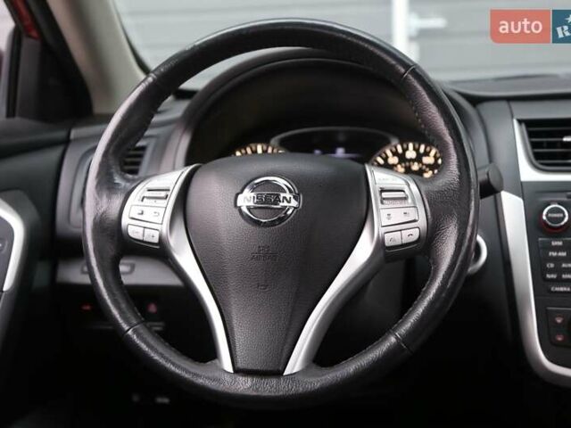 Ниссан Альтима 2016 в Киеве на Automoto.ua Красный Ниссан Альтима, объемом двигателя 2.49 л и пробегом 88 тыс. км за 11500 $, фото 15 на Automoto.ua