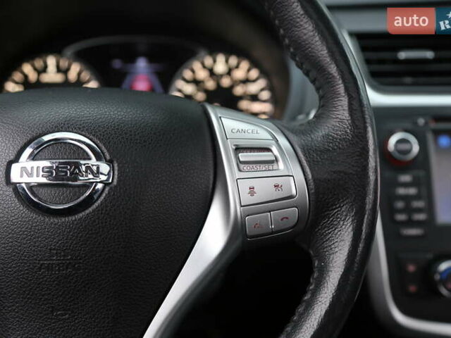 Ниссан Альтима 2016 в Киеве на Automoto.ua Красный Ниссан Альтима, объемом двигателя 2.49 л и пробегом 88 тыс. км за 11500 $, фото 21 на Automoto.ua