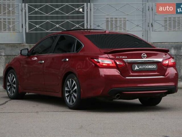 Ниссан Альтима 2016 в Киеве на Automoto.ua Красный Ниссан Альтима, объемом двигателя 2.49 л и пробегом 88 тыс. км за 11500 $, фото 4 на Automoto.ua