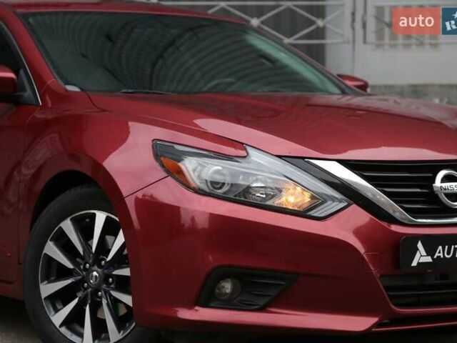 Ниссан Альтима 2016 в Киеве на Automoto.ua Красный Ниссан Альтима, объемом двигателя 2.49 л и пробегом 88 тыс. км за 11500 $, фото 3 на Automoto.ua
