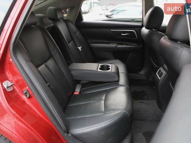 Ниссан Альтима 2016 в Киеве на Automoto.ua Красный Ниссан Альтима, объемом двигателя 2.49 л и пробегом 88 тыс. км за 11500 $, фото 10 на Automoto.ua