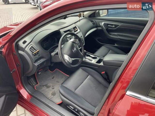 Красный Ниссан Альтима, объемом двигателя 2.49 л и пробегом 170 тыс. км за 8800 $, фото 10 на Automoto.ua