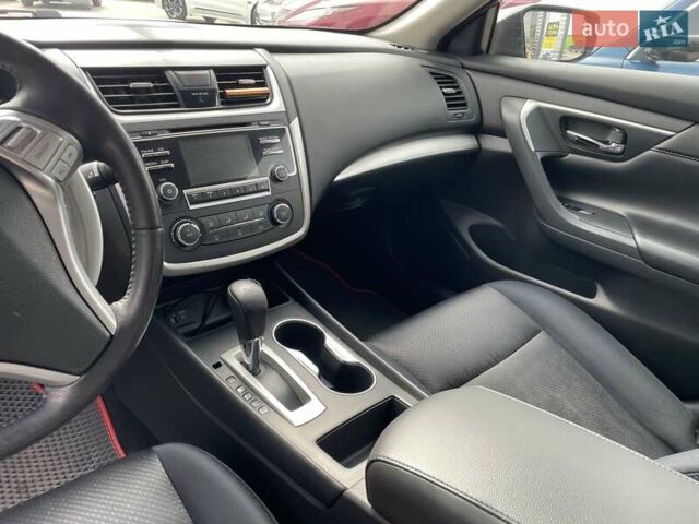 Красный Ниссан Альтима, объемом двигателя 2.49 л и пробегом 170 тыс. км за 8800 $, фото 14 на Automoto.ua