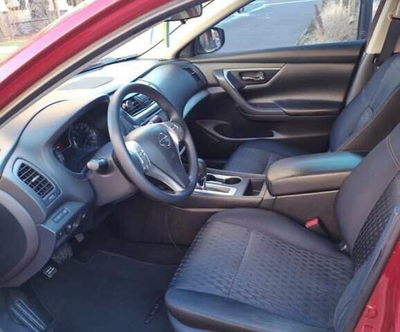 Червоний Ніссан Альтіма, об'ємом двигуна 2.49 л та пробігом 166 тис. км за 9300 $, фото 5 на Automoto.ua