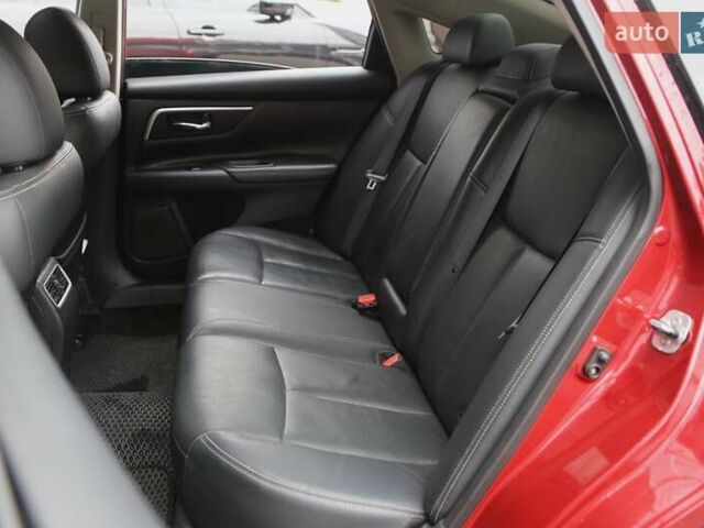 Ниссан Альтима 2016 в Киеве на Automoto.ua Красный Ниссан Альтима, объемом двигателя 2.49 л и пробегом 88 тыс. км за 11500 $, фото 9 на Automoto.ua