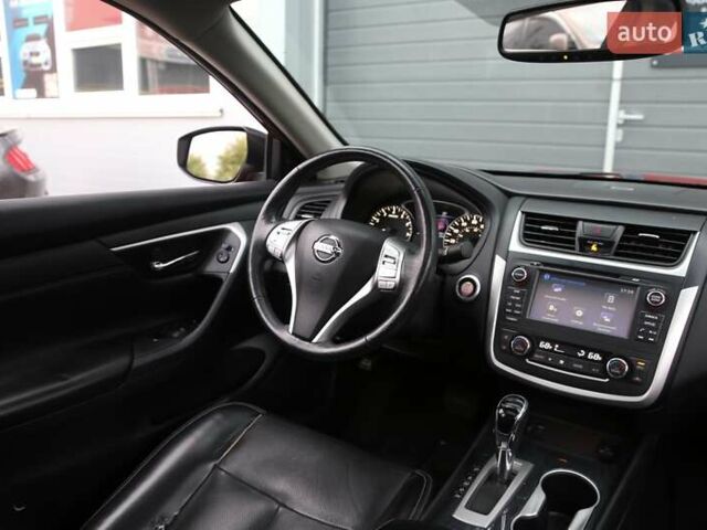 Ниссан Альтима 2016 в Киеве на Automoto.ua Красный Ниссан Альтима, объемом двигателя 2.49 л и пробегом 88 тыс. км за 11500 $, фото 12 на Automoto.ua