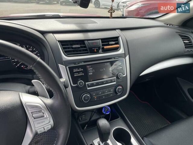 Красный Ниссан Альтима, объемом двигателя 2.49 л и пробегом 170 тыс. км за 8800 $, фото 13 на Automoto.ua