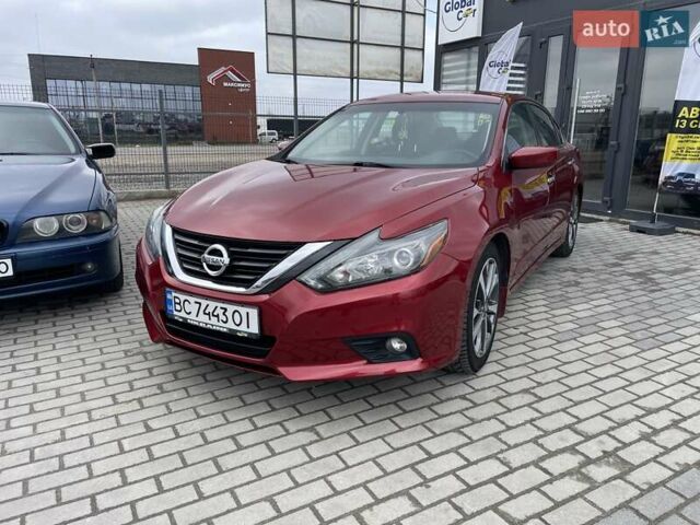 Красный Ниссан Альтима, объемом двигателя 2.49 л и пробегом 170 тыс. км за 8800 $, фото 1 на Automoto.ua