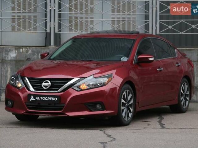 Ниссан Альтима 2016 в Киеве на Automoto.ua Красный Ниссан Альтима, объемом двигателя 2.49 л и пробегом 88 тыс. км за 11500 $, фото 2 на Automoto.ua
