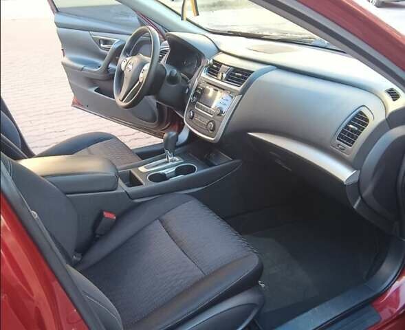 Червоний Ніссан Альтіма, об'ємом двигуна 2.49 л та пробігом 166 тис. км за 9300 $, фото 4 на Automoto.ua