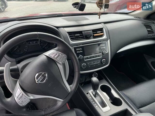 Красный Ниссан Альтима, объемом двигателя 2.49 л и пробегом 170 тыс. км за 8800 $, фото 12 на Automoto.ua