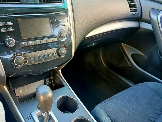 Ниссан Альтима 2015 в Киеве на Automoto.ua Ниссан Альтима, объемом двигателя 2.5 л и пробегом 194 тыс. км за 8300 $, фото 7 на Automoto.ua