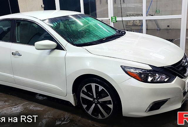 Ниссан Альтима, объемом двигателя 25 л и пробегом 78 тыс. км за 13500 $, фото 4 на Automoto.ua