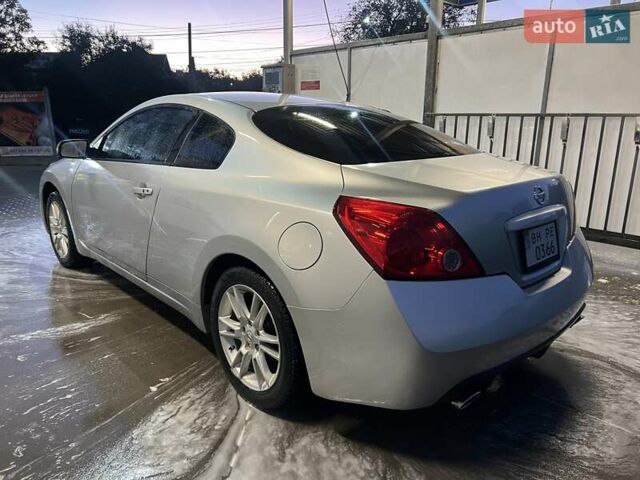 Серый Ниссан Альтима, объемом двигателя 3.5 л и пробегом 182 тыс. км за 7500 $, фото 6 на Automoto.ua